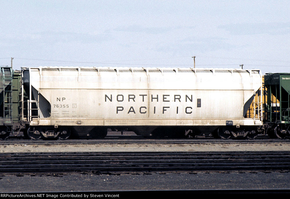 Northern Pacific 4650 cf covered hopper NP #76355